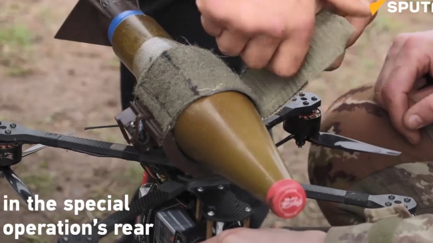 Cận cảnh UAV cảm tử gắn đạn chống tăng của Nga hủy diệt mục tiêu